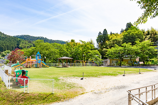 天然芝の園庭