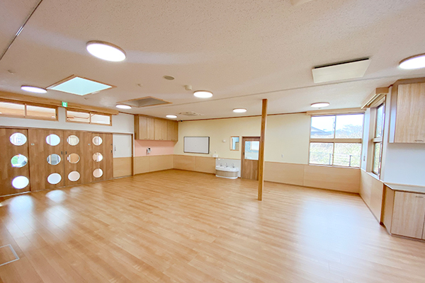 0、1才児室(ナーサリー棟)