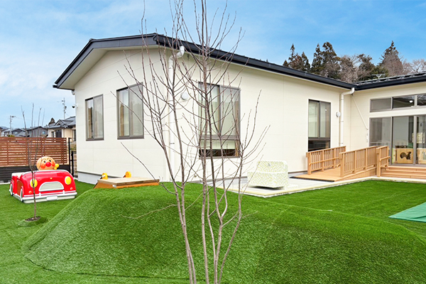 園庭(ナーサリー棟)